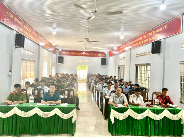 UBND thị trấn Ea Drăng: tổ chức tổ chức hội nghị Mở cuộc vận động tuyên truyền toàn dân tham gia giao nộp vũ khí, vật liệu nổ, công cụ hỗ trợ